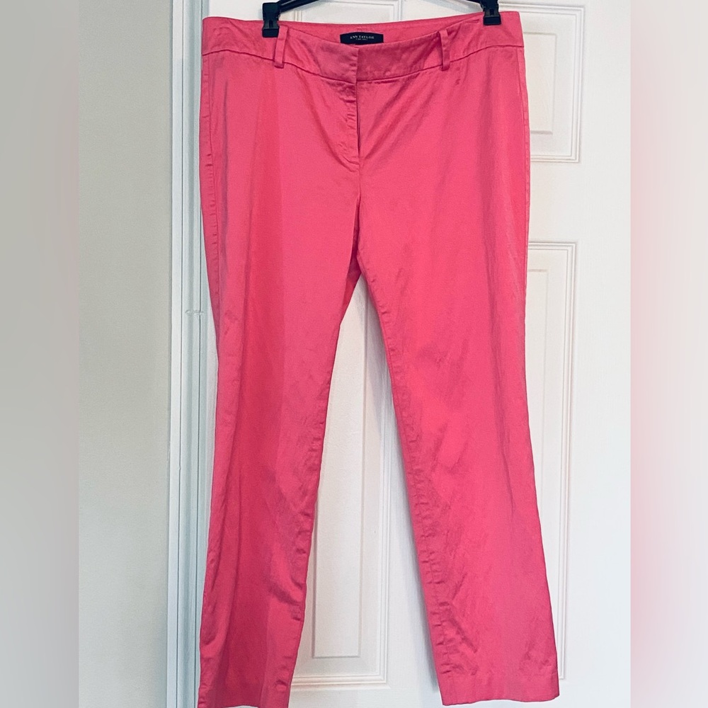 Ann Taylor Pink Dressy Slacks. Size 8. 2 Back Pockets Button/Zipper Closure. GUC